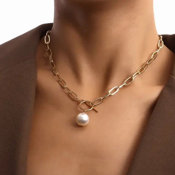 Jewelry - Gold Chain Necklace with Pearl Pendant